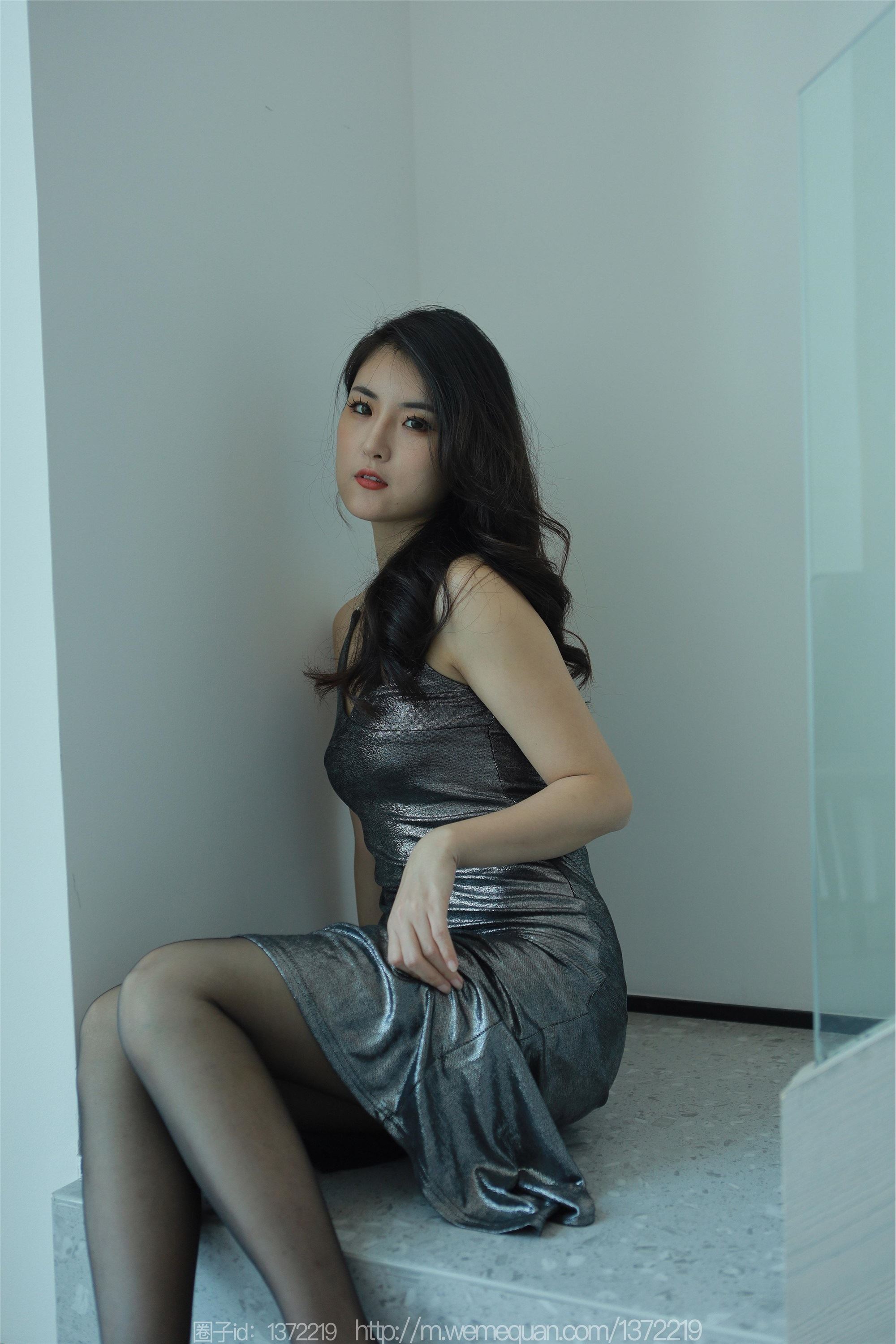 IESS异思趣向  2023.06.29 丝享家 1467 小宝《液体金属裙》